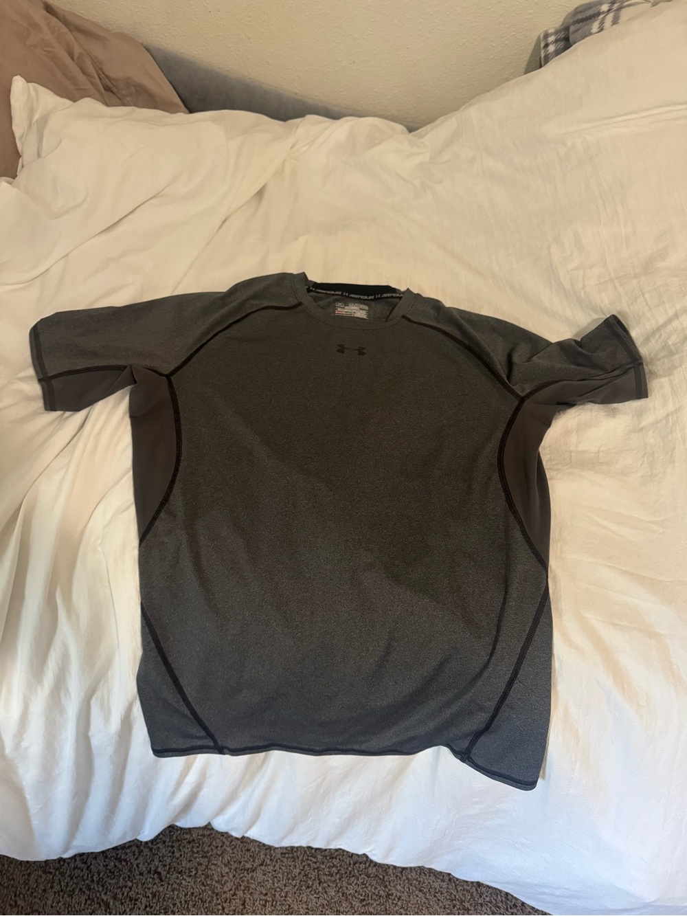 Under Armour Men’s Dark Gray Short Sleeve Performance Tee